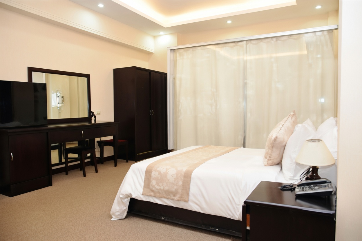 Hậu Trường Vận Hành Khách Sạn: Từ Buồng Phòng Đến Vệ Sinh Công Nghiệp Định Kỳ